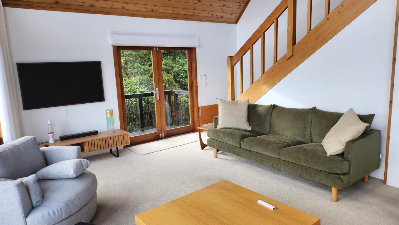 The Black Chalet Whitianga Exterior photo