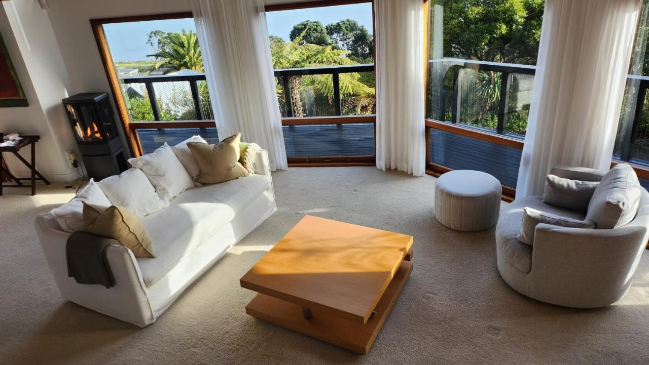 The Black Chalet Whitianga Exterior photo