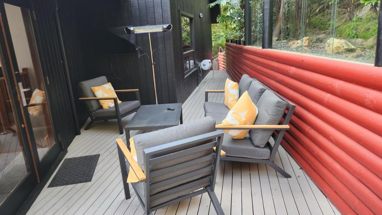 The Black Chalet Whitianga Exterior photo