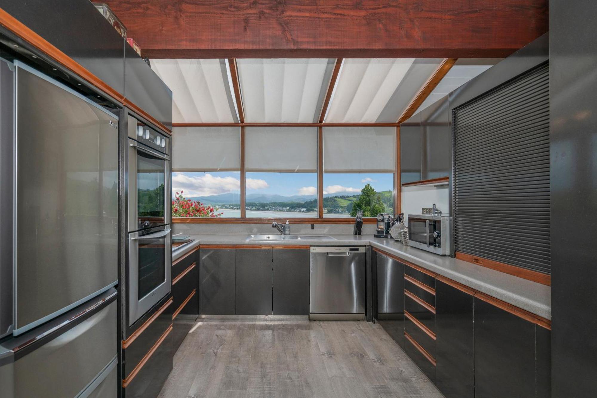 The Black Chalet Whitianga Exterior photo